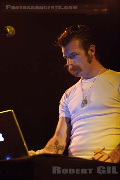 EAGLES OF DEATH METAL (DJ) - 2006-08-30 - PARIS - Trabendo - 